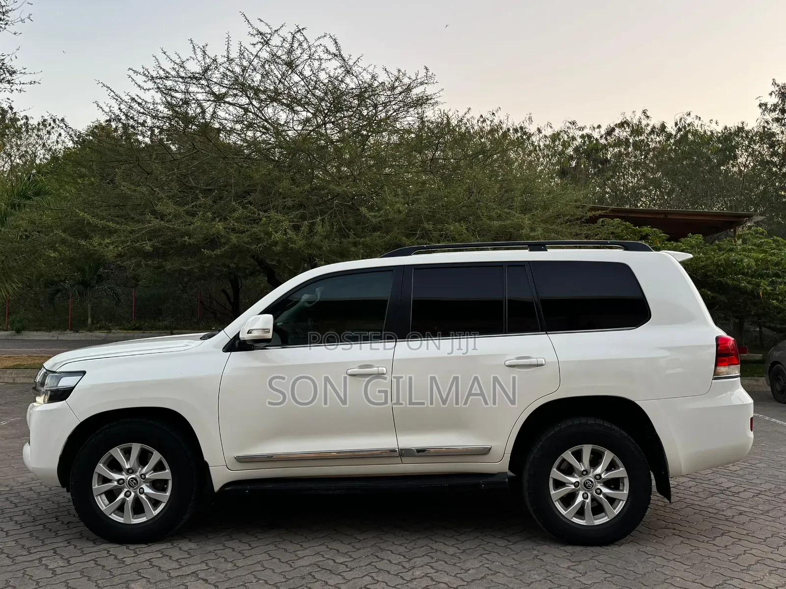 Toyota Land Cruiser 2017 White