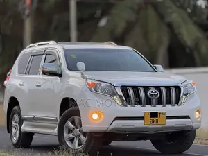 Toyota Land Cruiser Prado 2017 White