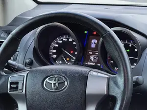 Toyota Land Cruiser Prado 2017 White