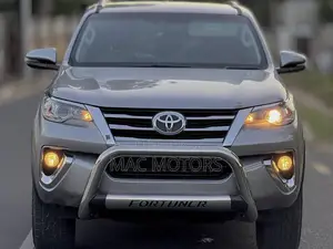 Toyota Fortuner 2019 Silver