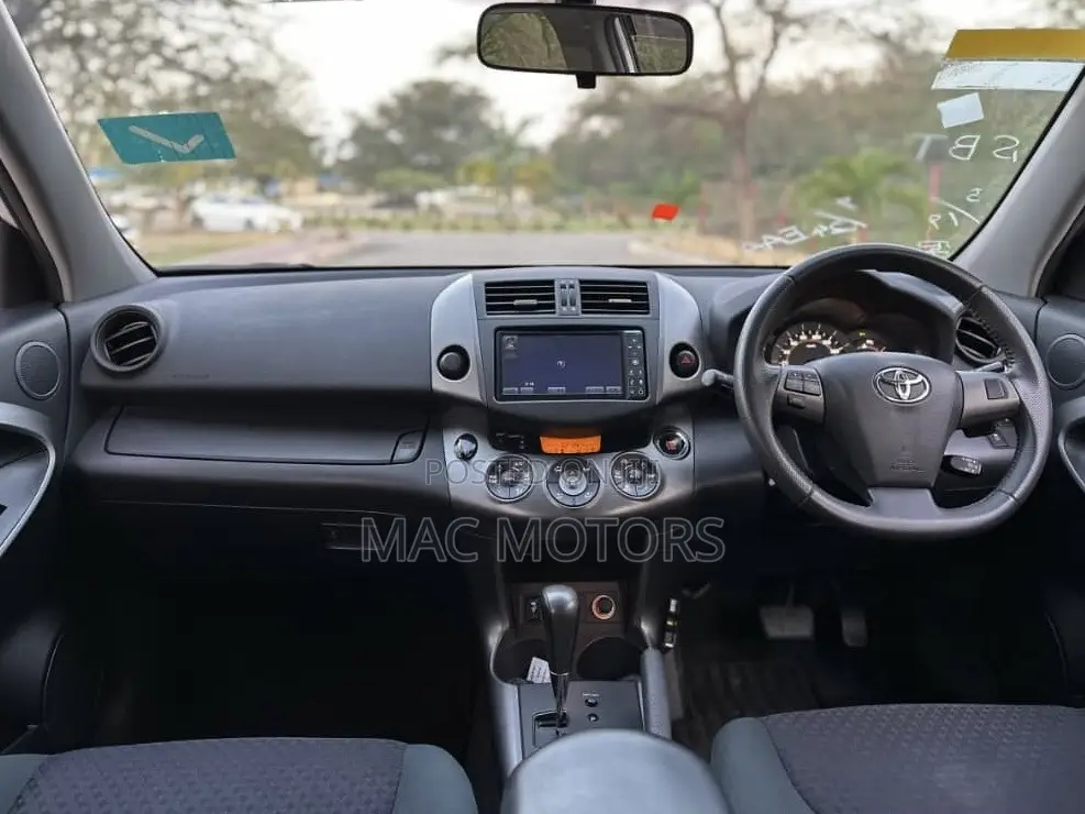 Toyota Vanguard 2010 White