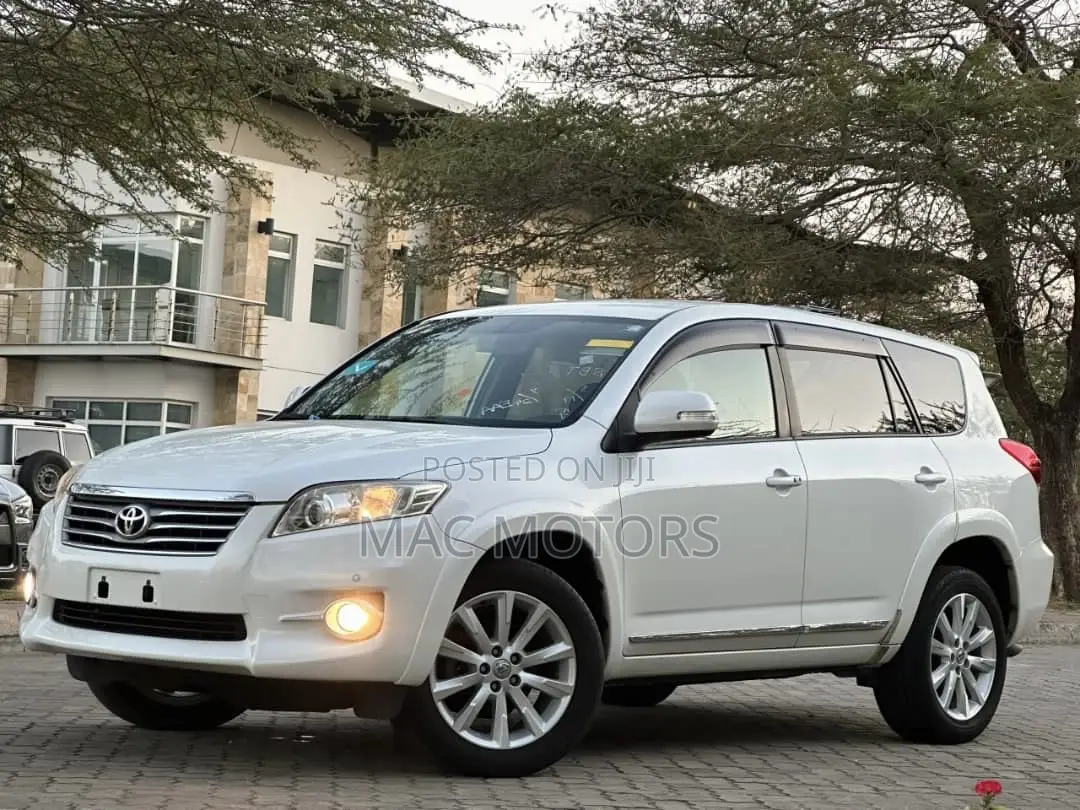 Toyota Vanguard 2010 White