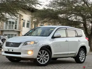 Toyota Vanguard 2010 White