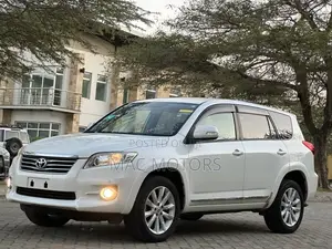 Toyota Vanguard 2010 White