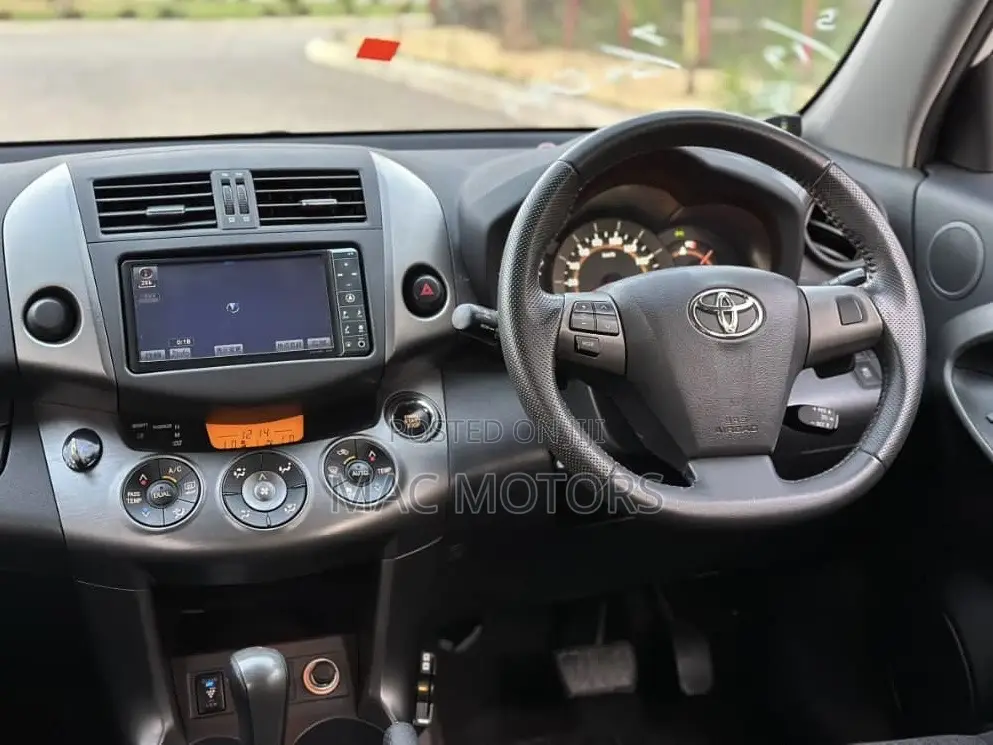 Toyota Vanguard 2010 White