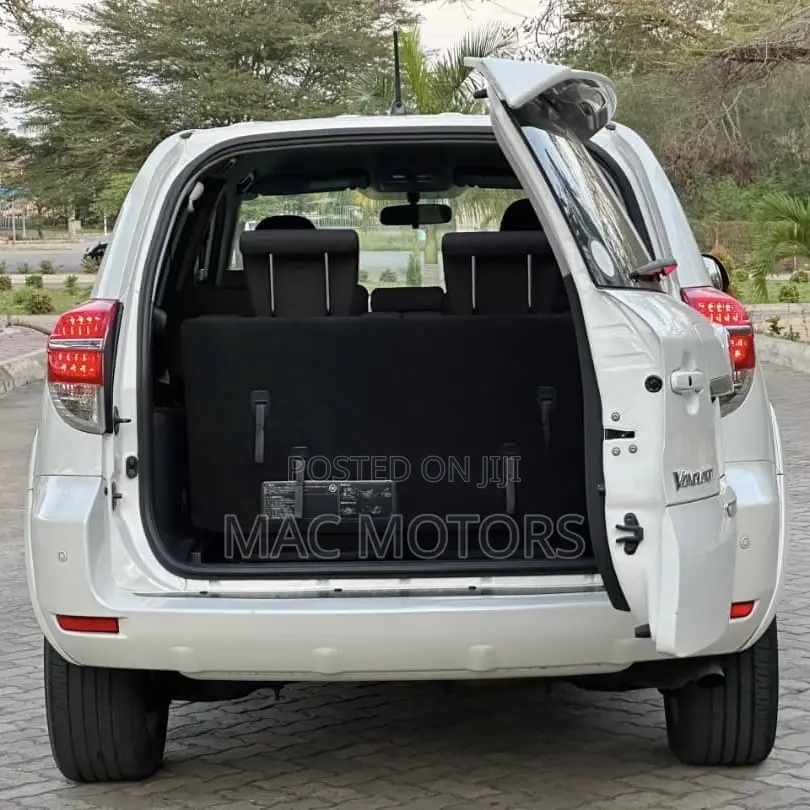 Toyota Vanguard 2010 White