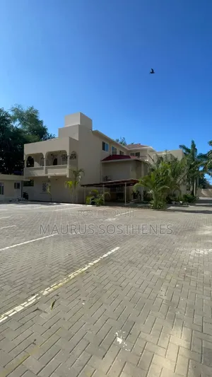 15bdrm Bungalow in Oysterbay for rent