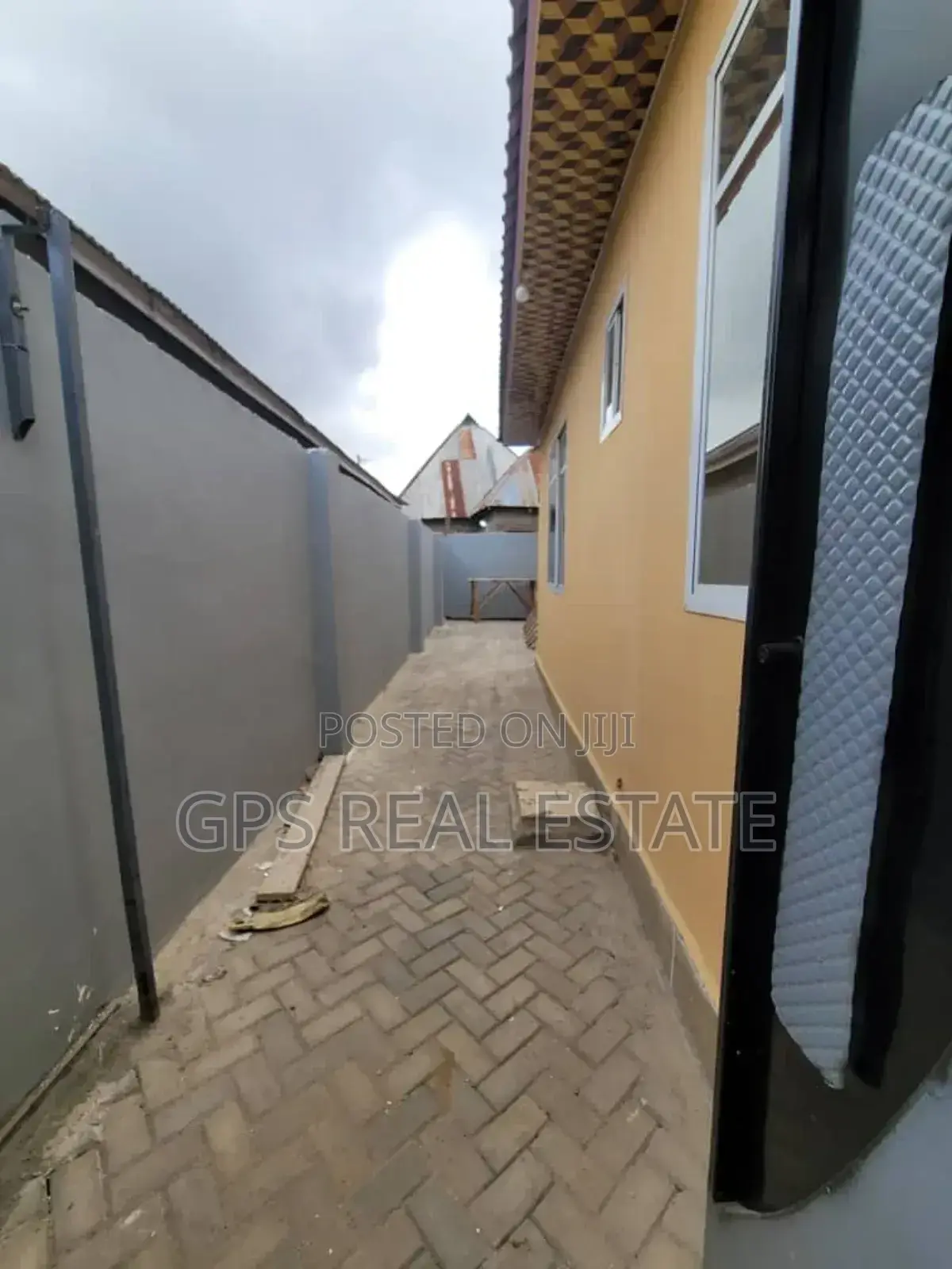 5bdrm House in Mbagala Saku Ilulu, Temeke for sale