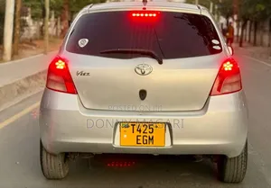 Toyota Vitz 2005 Silver