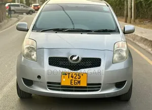 Toyota Vitz 2005 Silver