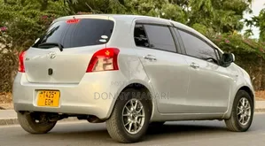 Toyota Vitz 2005 Silver