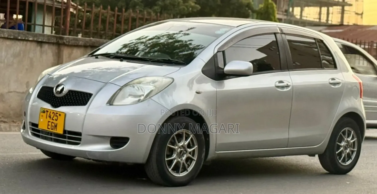 Toyota Vitz 2005 Silver