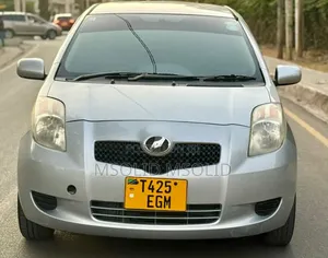 Toyota Vitz 2008 Silver