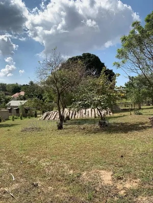 Kiwanja Kinauzwa Madale Mkoroshini