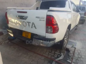 Toyota Hilux 2016 White