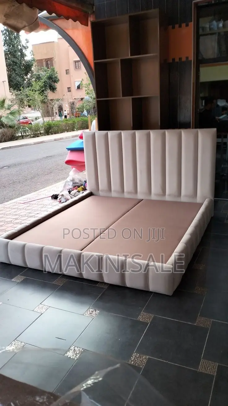 Kitanda Cha Sofa Na Mbao Ndani