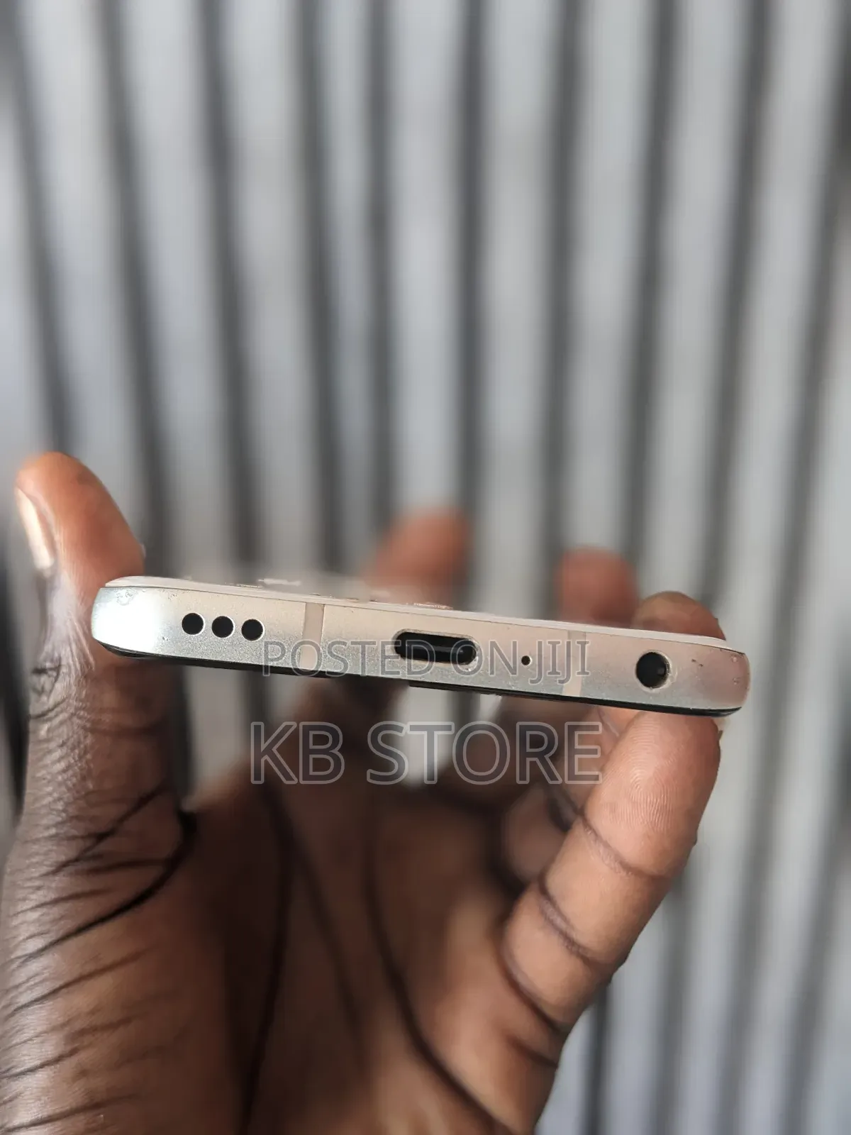 LG Style 3 64 GB White