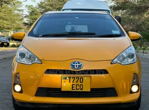 Toyota Aqua 2014 Yellow
