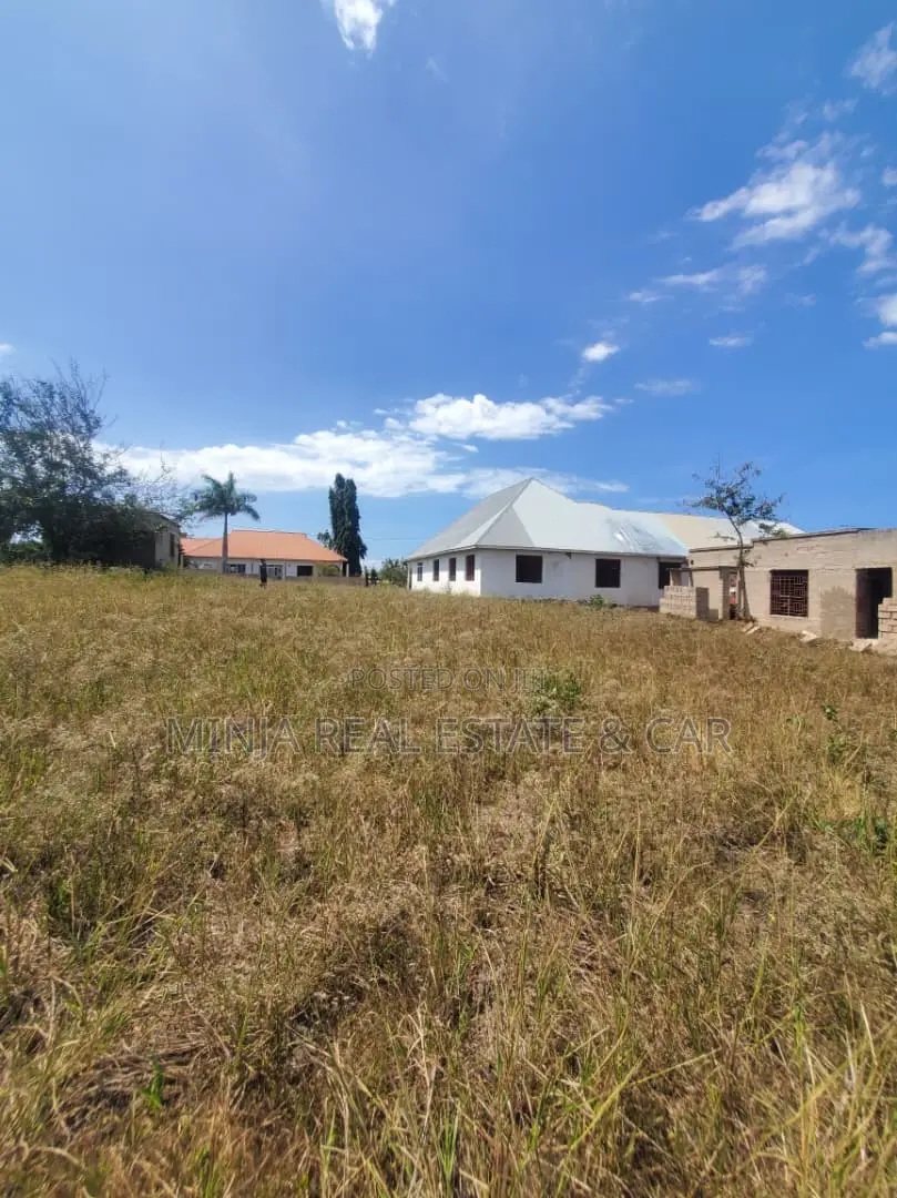 Big Plot in Terms of Size for Sale in Madale Msigani and Its Cheap