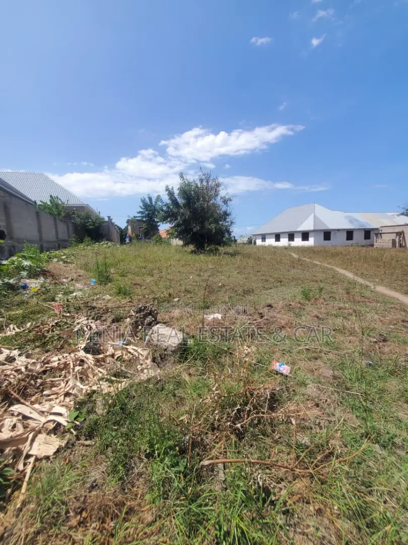 Big Plot in Terms of Size for Sale in Madale Msigani and Its Cheap