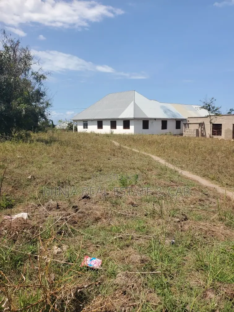 Big Plot in Terms of Size for Sale in Madale Msigani and Its Cheap
