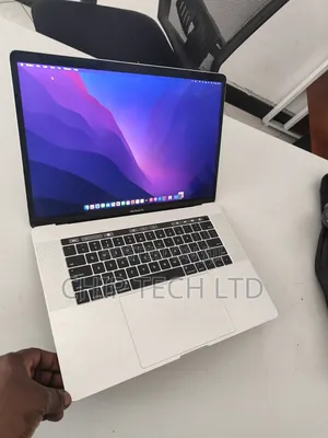 Laptop Apple MacBook Pro 2017 16GB Intel Core I7 SSD 512GB