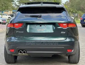 Jaguar F-Pace 2017 Green