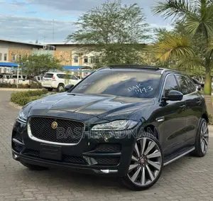 Jaguar F-Pace 2017 Green