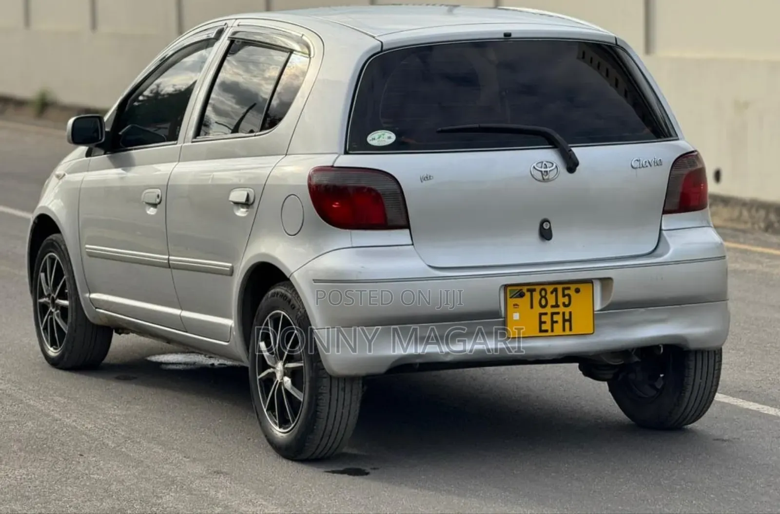 Toyota Vitz 2002 Silver