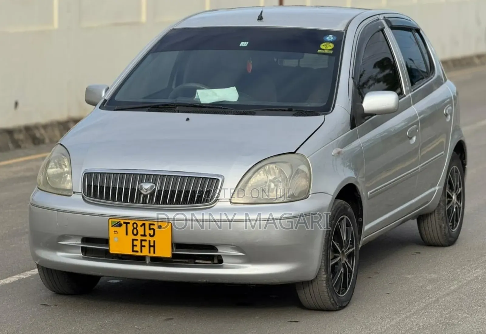 Toyota Vitz 2002 Silver