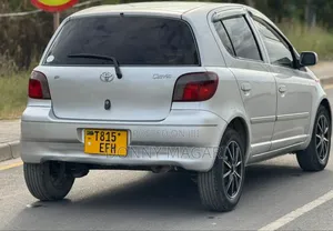 Toyota Vitz 2002 Silver