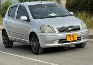Toyota Vitz 2002 Silver