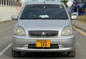 Toyota Vitz 2002 Silver