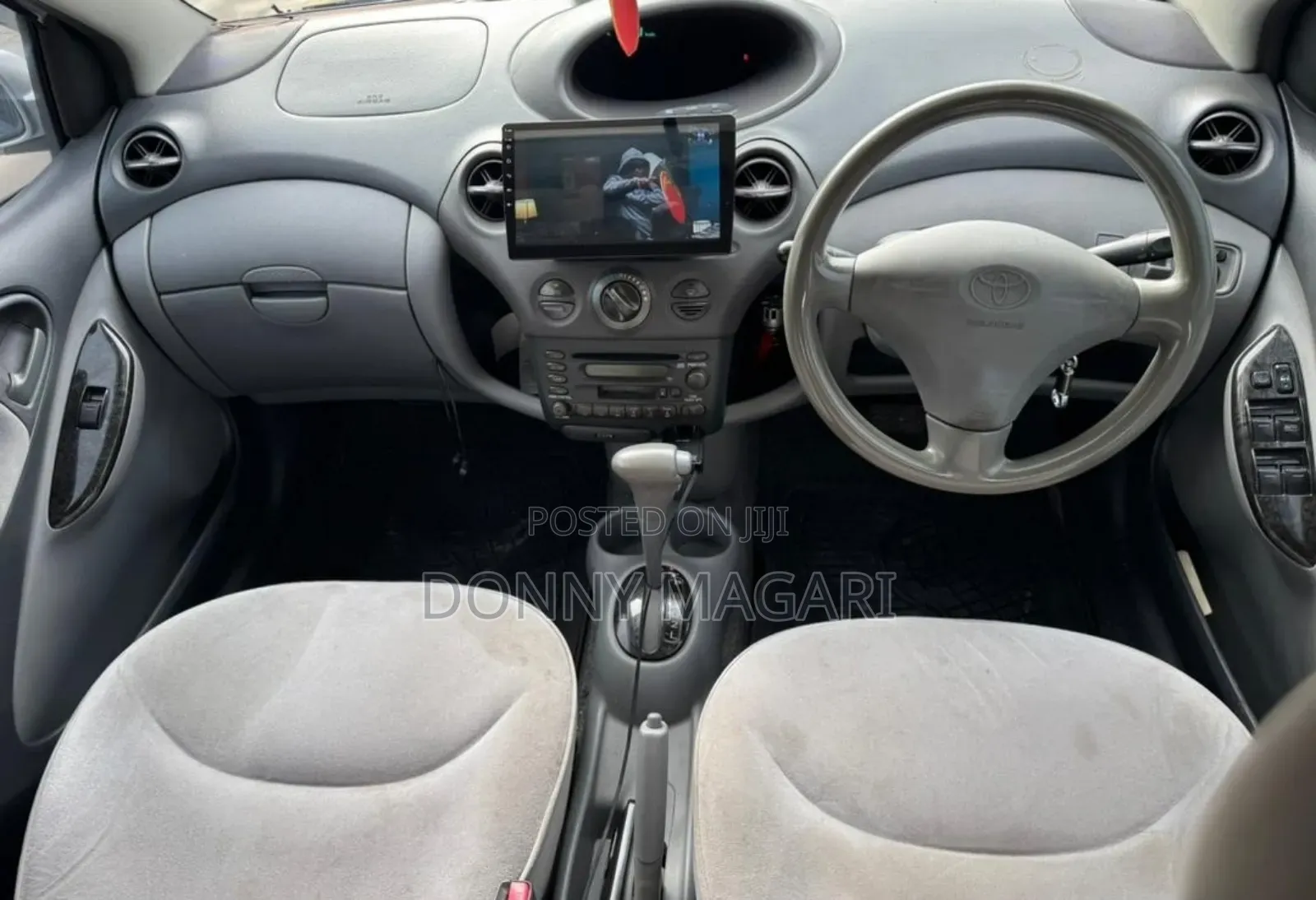 Toyota Vitz 2002 Silver