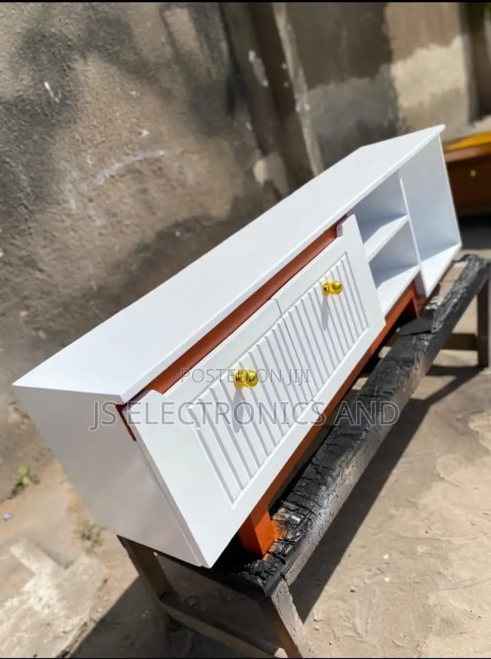 Showcase Kubwa Ya Kisasa Imara Sana Rangi Ya Kuvutia (Free Delivery)
