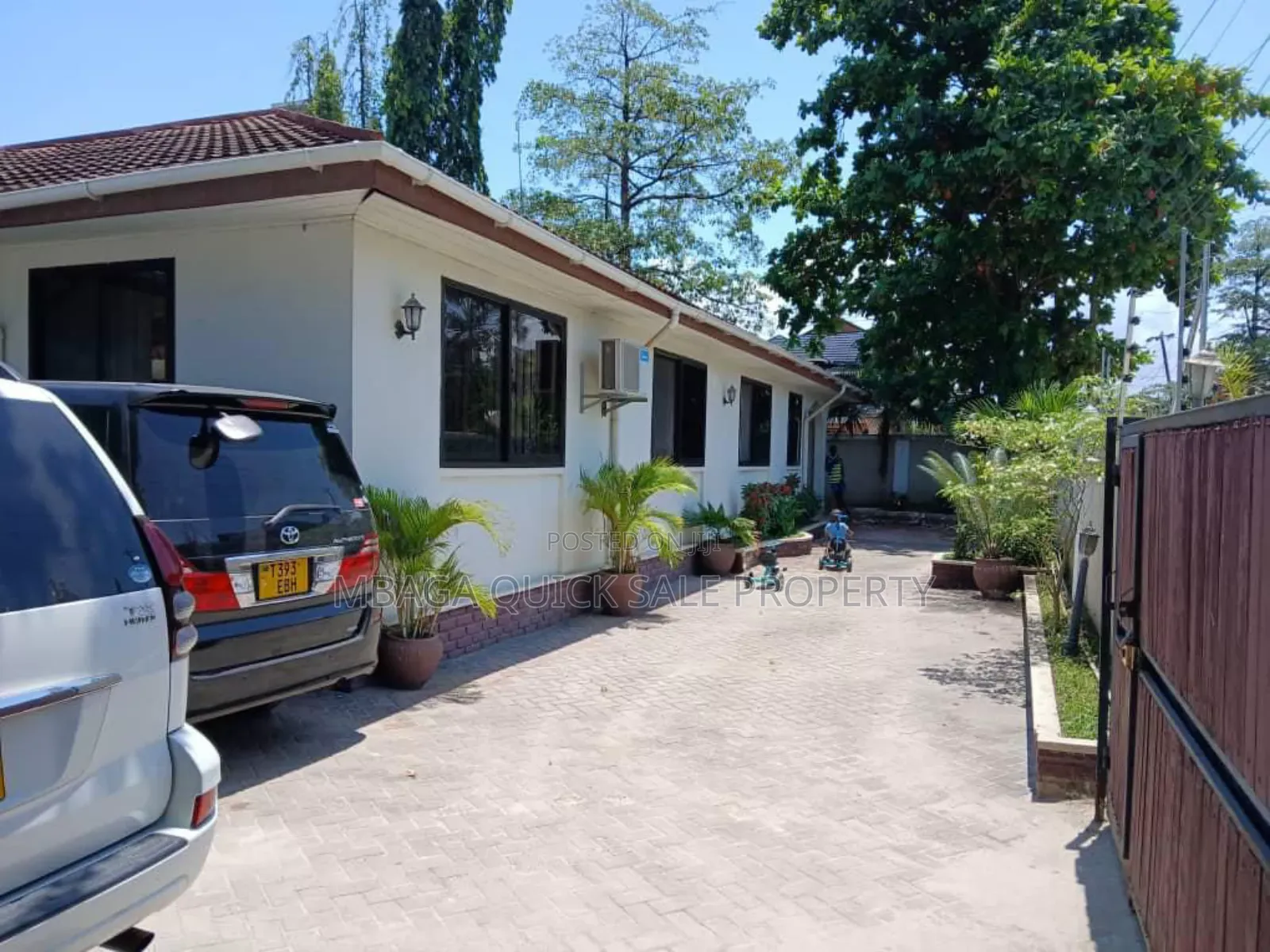 3bdrm House in Mikocheni for rent
