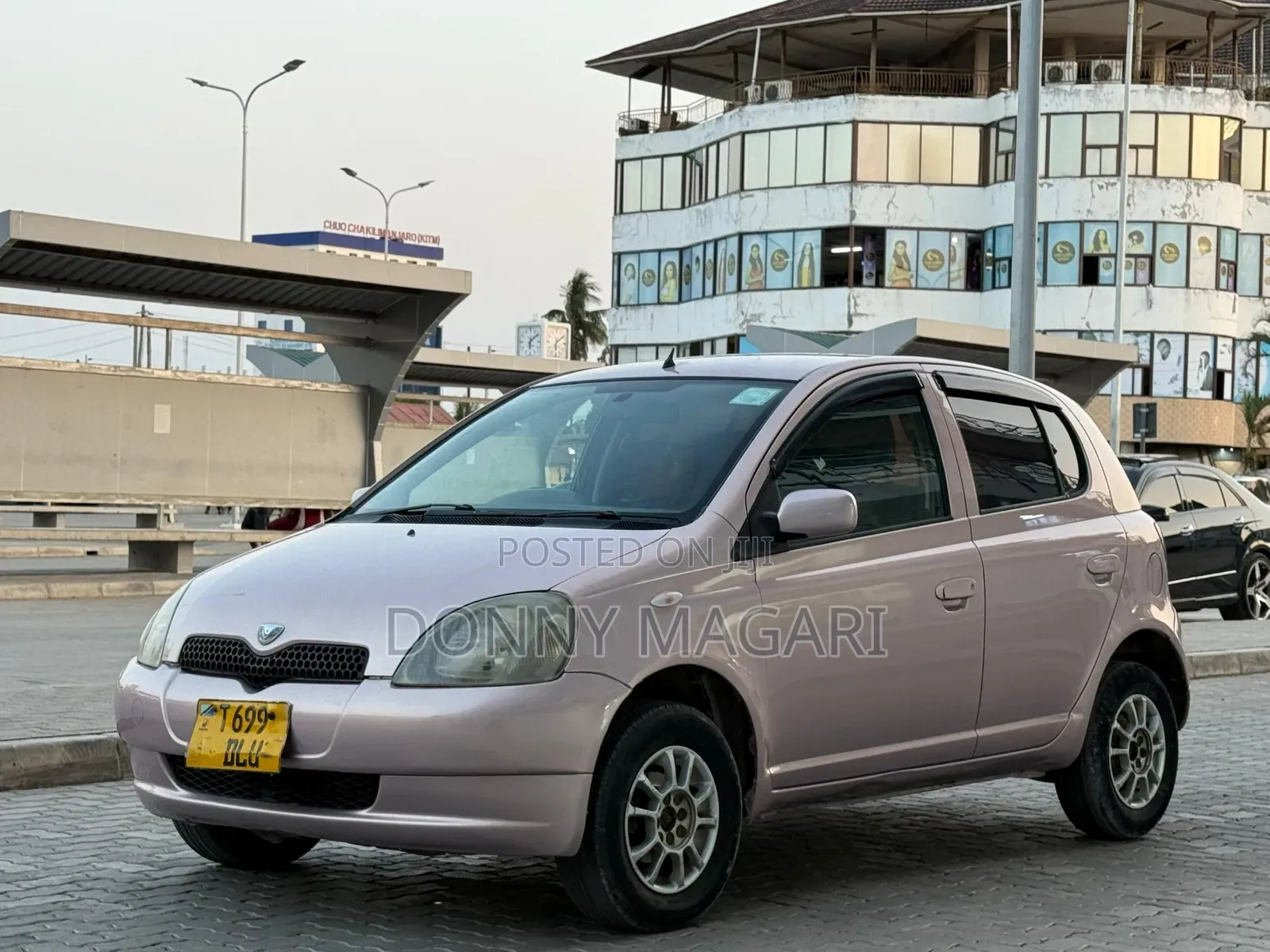 Toyota Vitz 2004 Pink