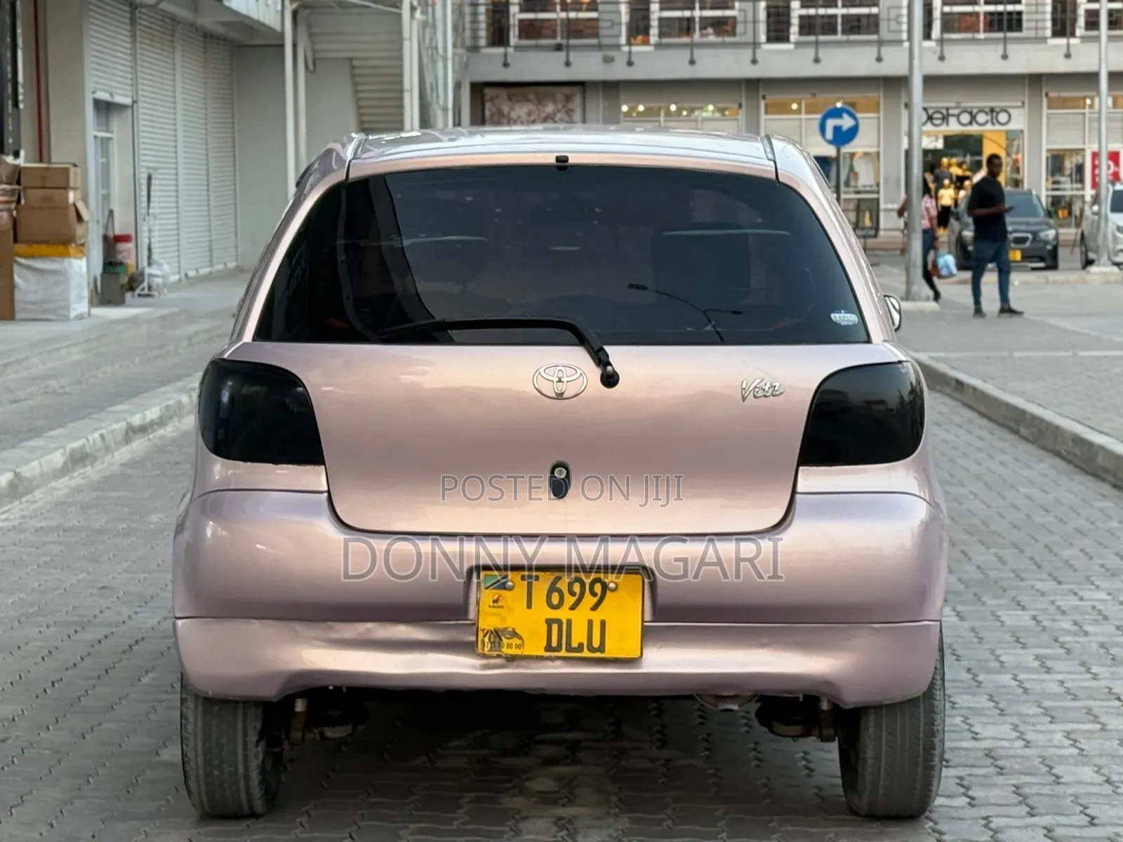 Toyota Vitz 2004 Pink