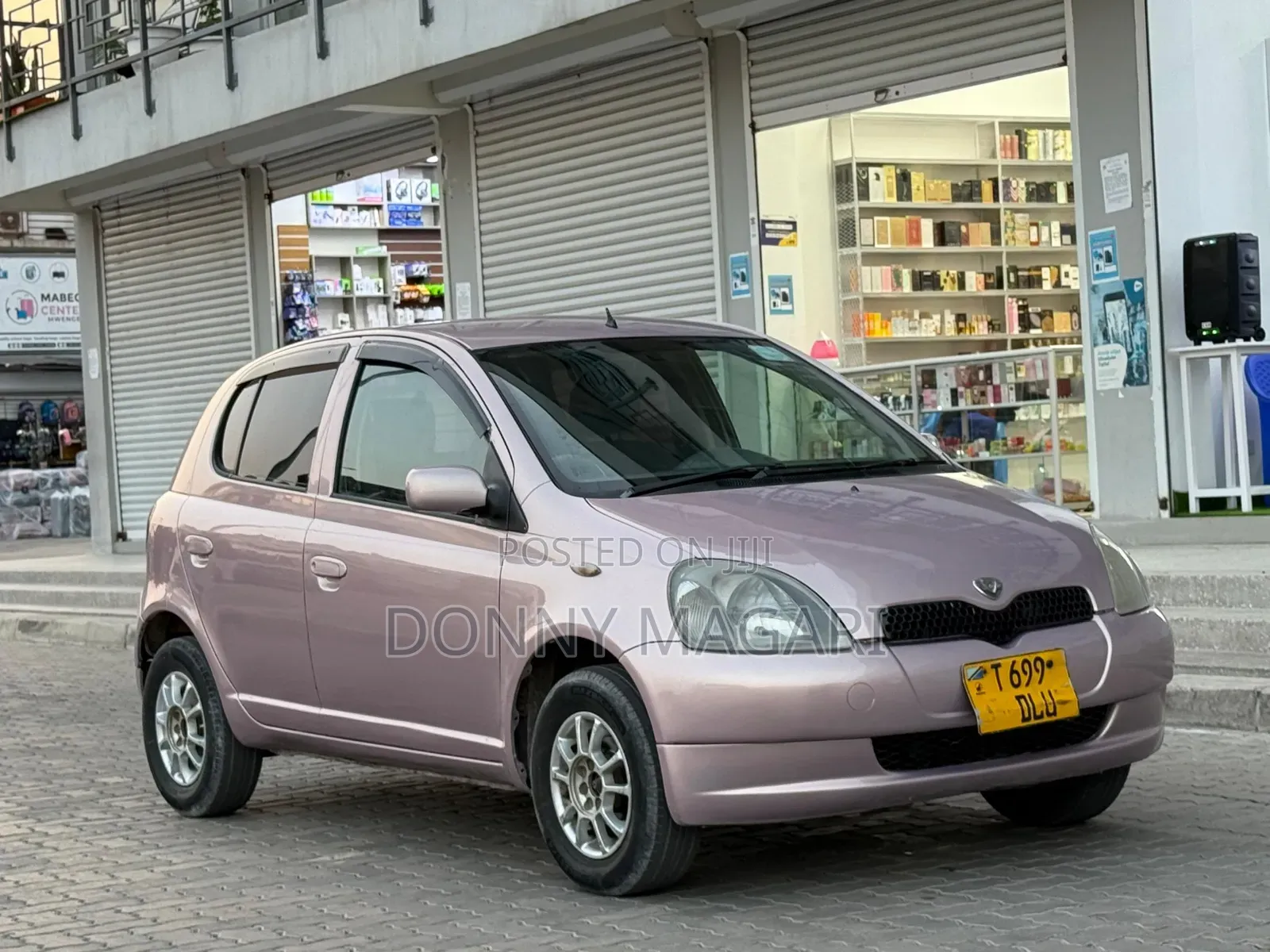 Toyota Vitz 2004 Pink
