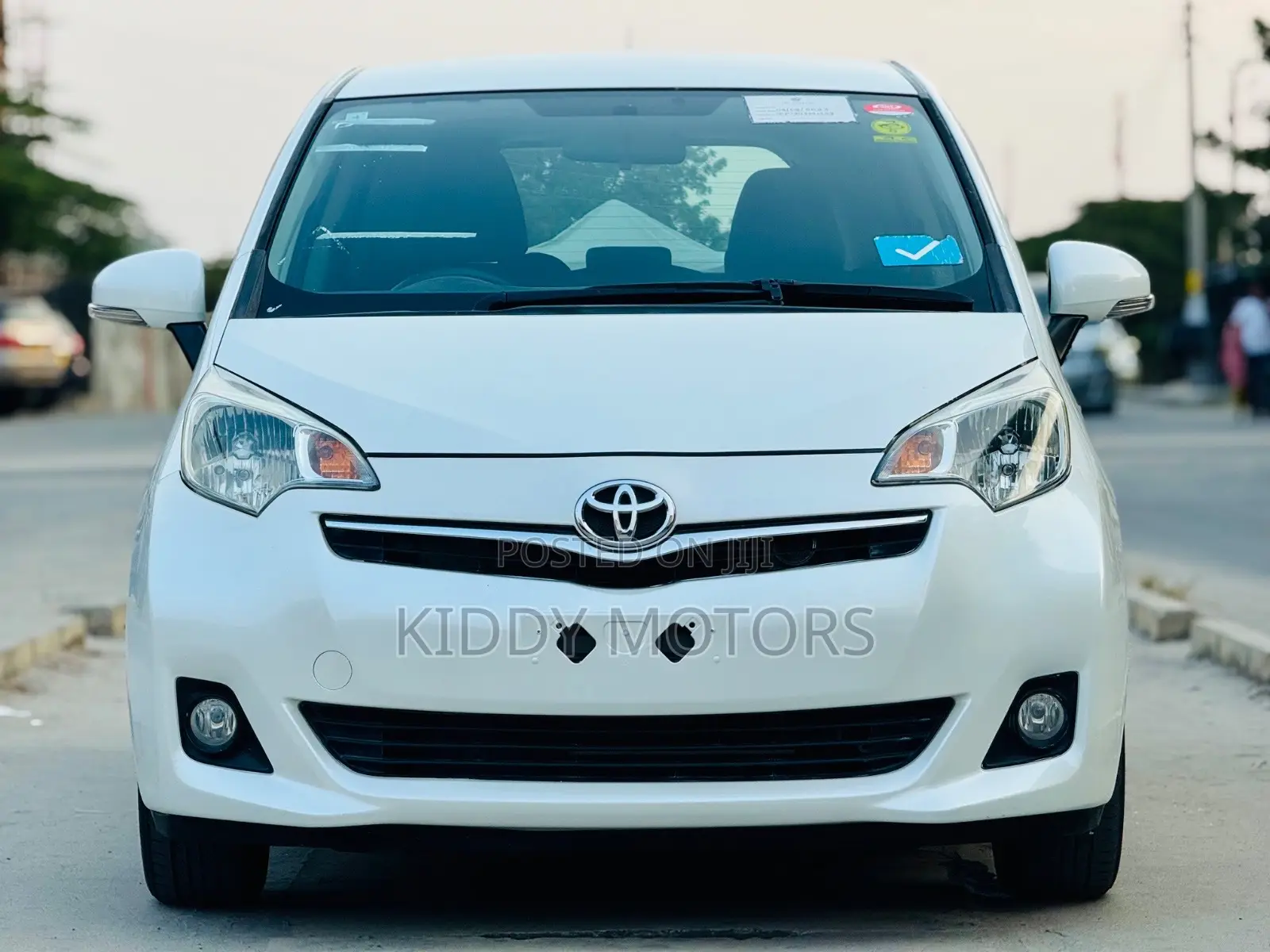 Toyota Ractis 2012 Pearl