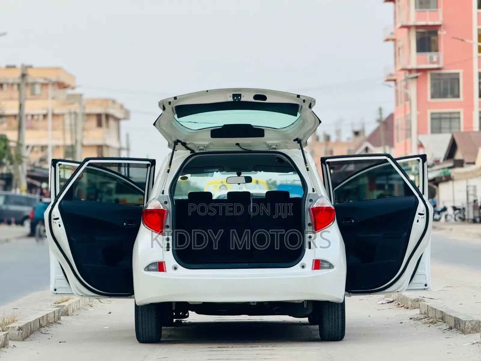 Toyota Ractis 2012 Pearl