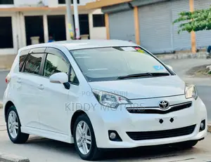 Toyota Ractis 2012 Pearl