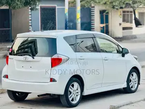 Toyota Ractis 2012 Pearl