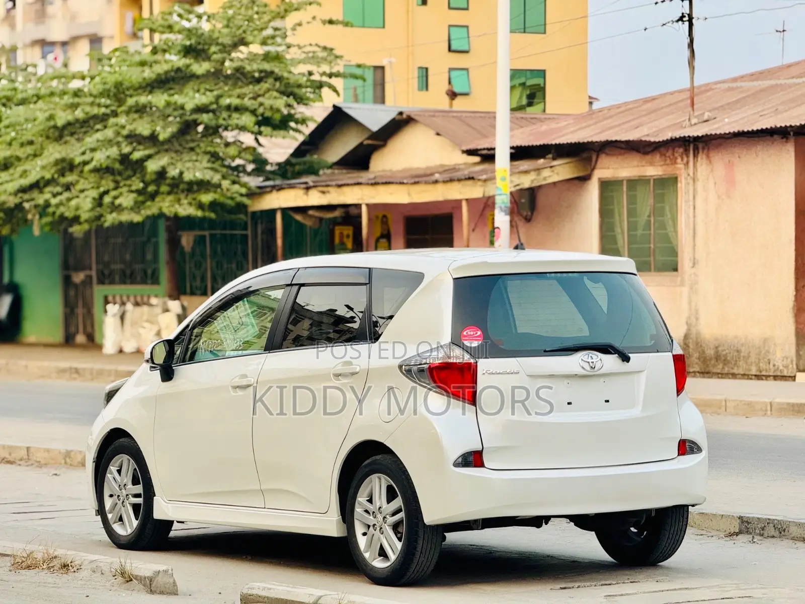 Toyota Ractis 2012 Pearl