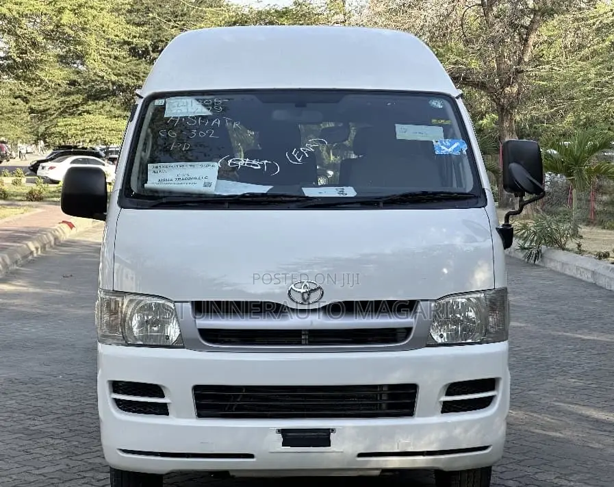 Toyota Quantum 2006 White