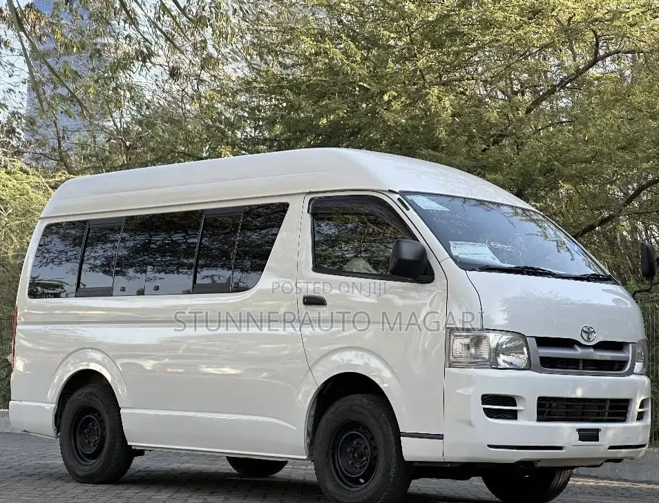 Toyota Quantum 2006 White