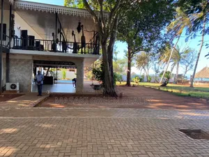 8bdrm House in Mbezi Estate, Kinondoni for sale