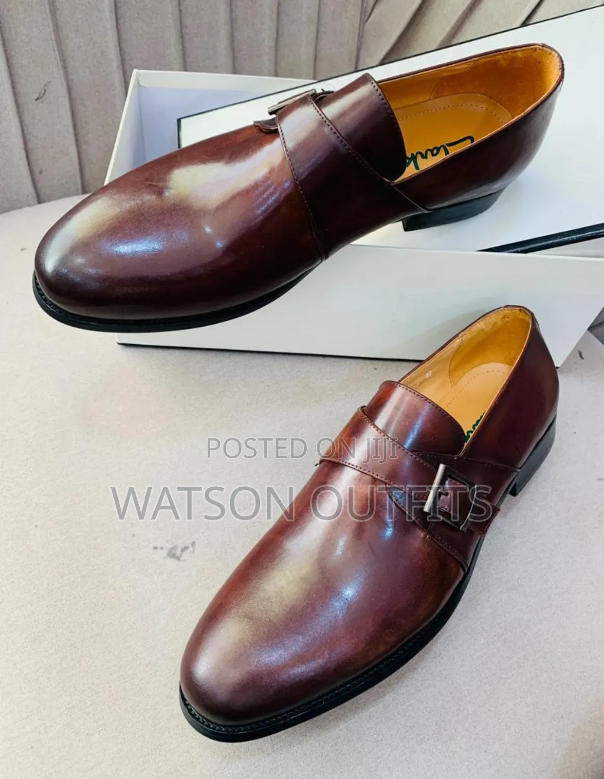 Men's Footwears or Shoes Comfortably Worn and Classic Design