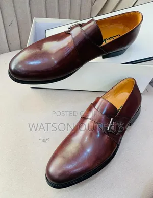 Men's Footwears or Shoes Comfortably Worn and Classic Design