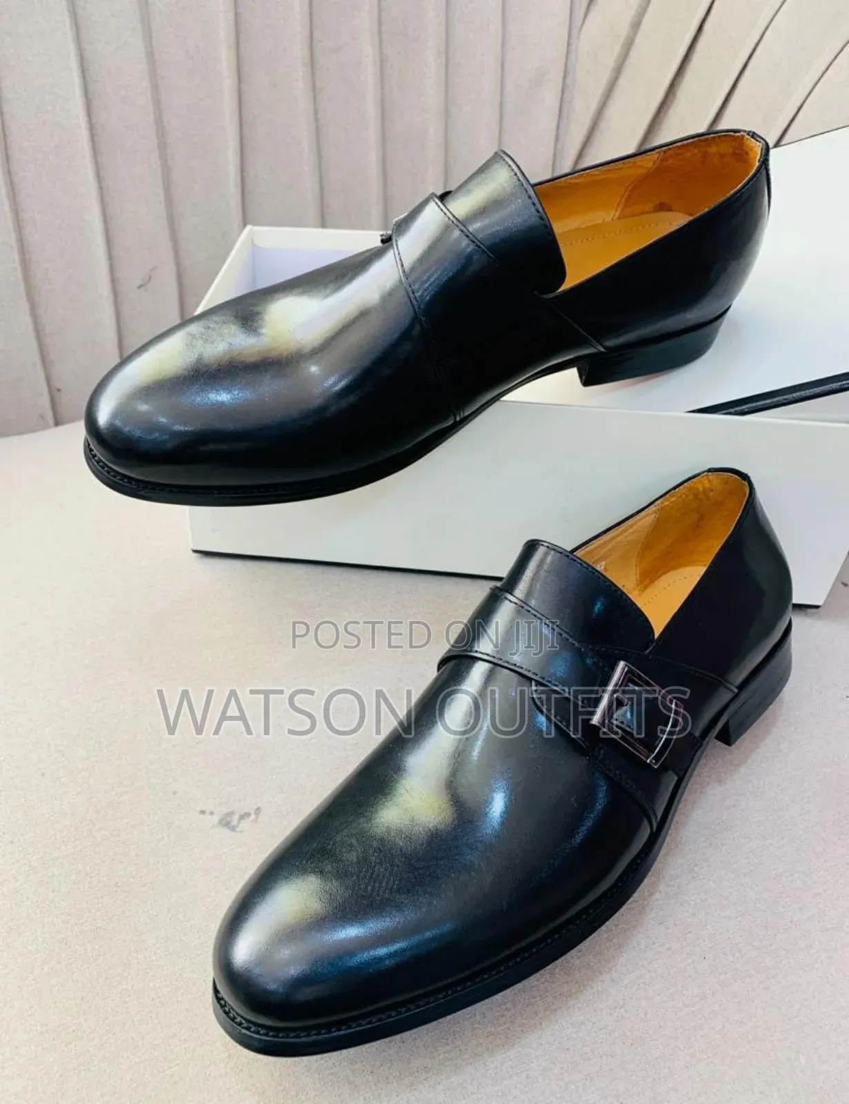 Men's Footwears or Shoes Comfortably Worn and Classic Design